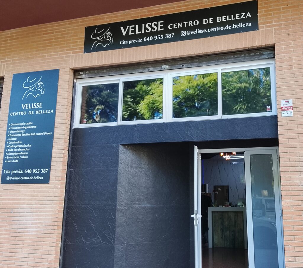 Fachada y entrada de Velisse Centro de Belleza en Burjassot